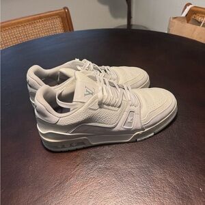 LV trainers white/white